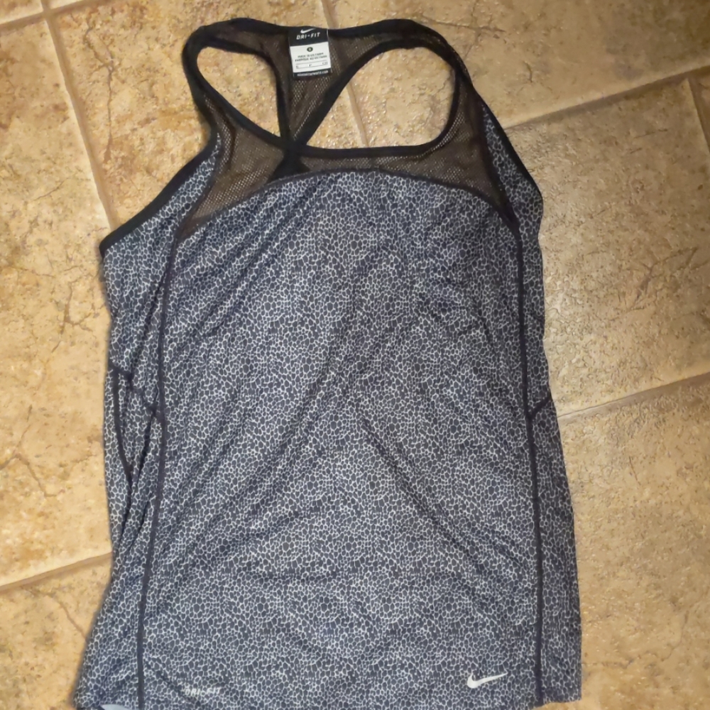 Nike top